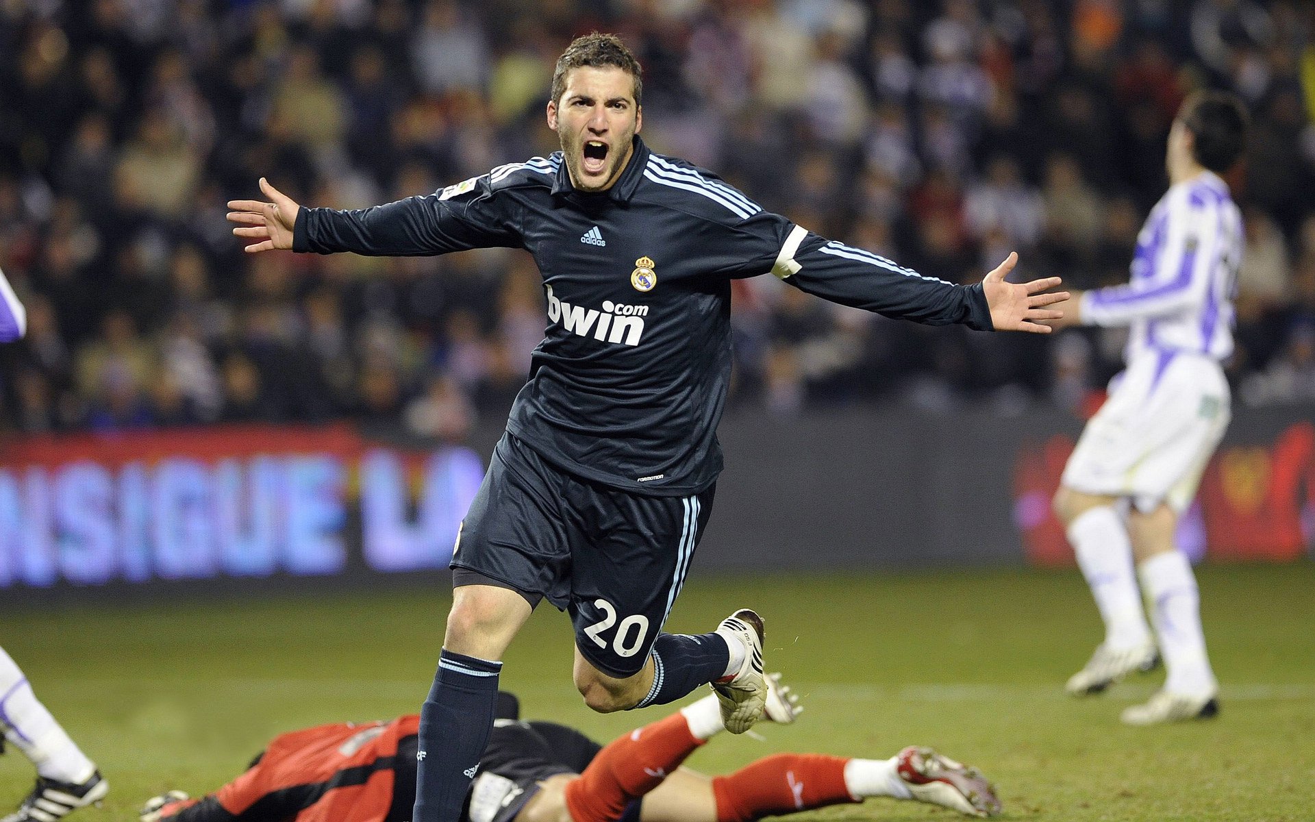 梅西建功领衔！巴萨主场横扫对手，取得胜利，巴萨对于梅西